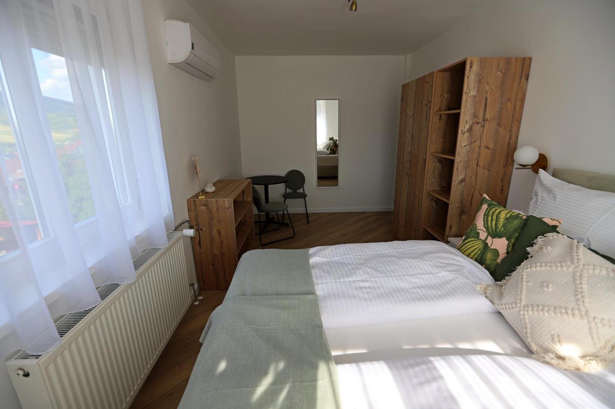 Natali Apartmanhaz Eger Buitenkant foto